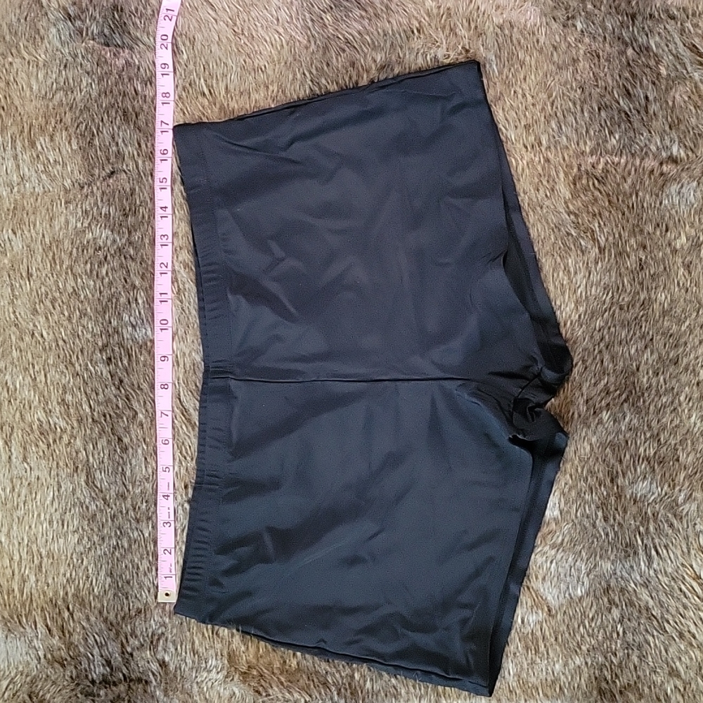 Women's Septangle Black Swim Shorts. Size 20